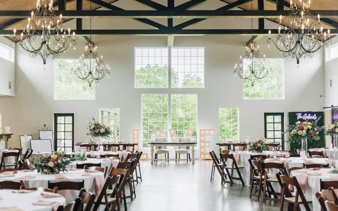 Houston area wedding venue banquet chandeliers