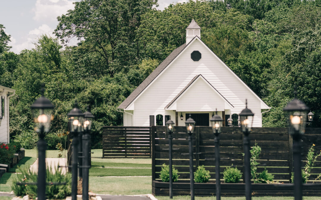 Houston area wedding venue lamp posts and chapel